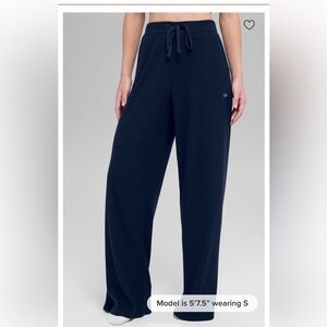 ALO Yoga Muse sweatpants Women's Navy Blue Wide Leg Pants NWT
